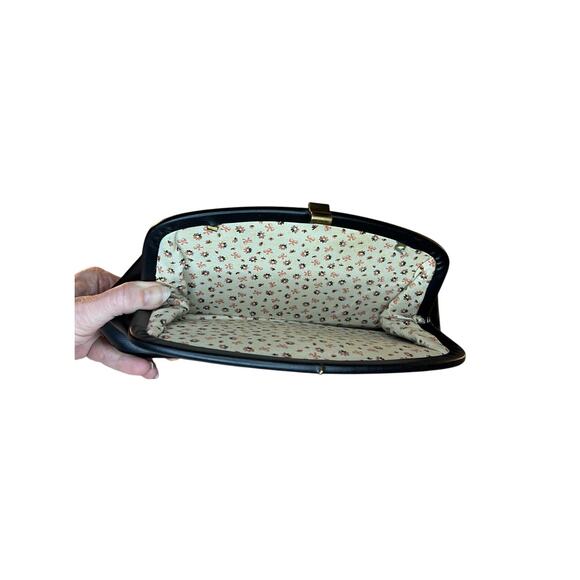 Black Bow Clasp Clutch - Picture 4 of 5